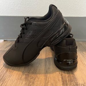 Black Pumas.